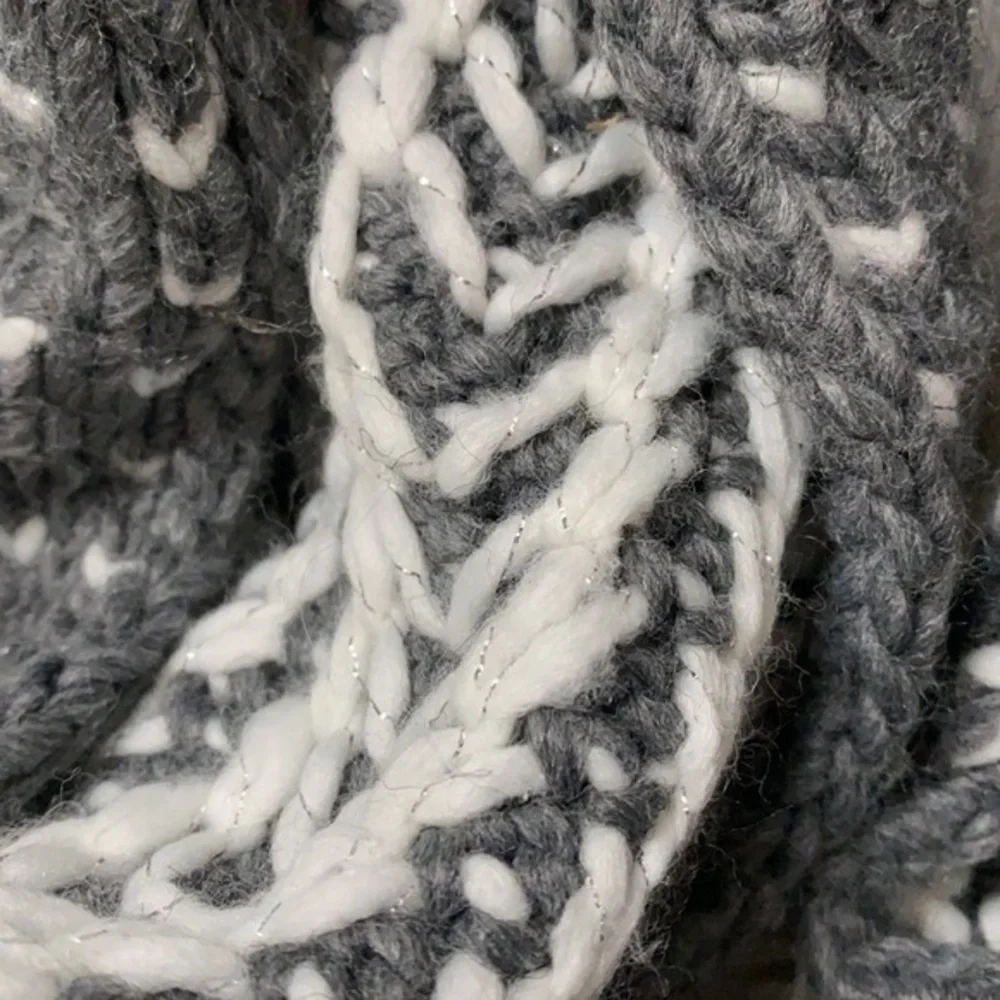 NWT Infinity Scarf. Made in ltaly white,‎ silver & gray (S639)